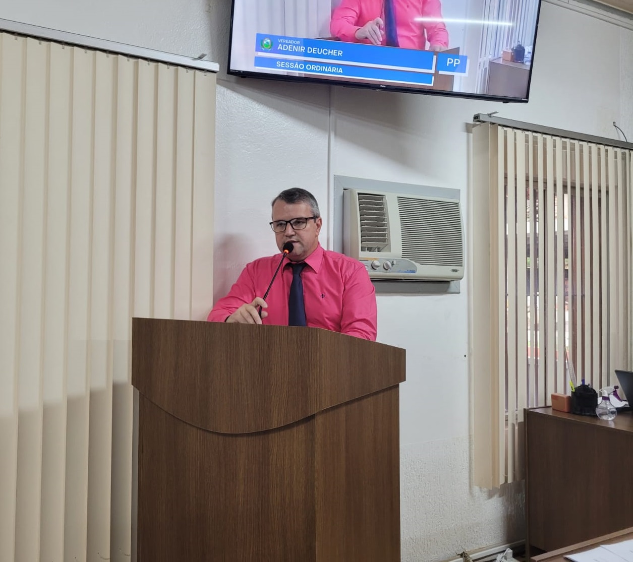 Deuchina pede providências em bueiros