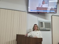 Helena solicita aquisição de equipamento para axuliar na limpeza das ruas